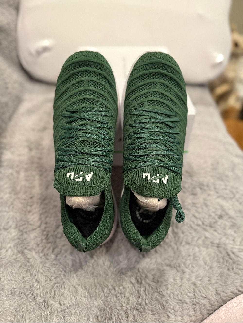New Men’s Size 13 APL Men's TechLoom Wave Knit Sneaker - Forest Green/White - Picture 2 of 4